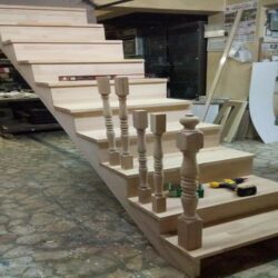 Konyaaltı ahşap merdiven